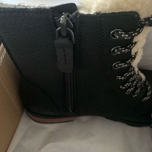 Sorel | Emelie Shearling Short Lace Up Boots - Picture 8 of 10